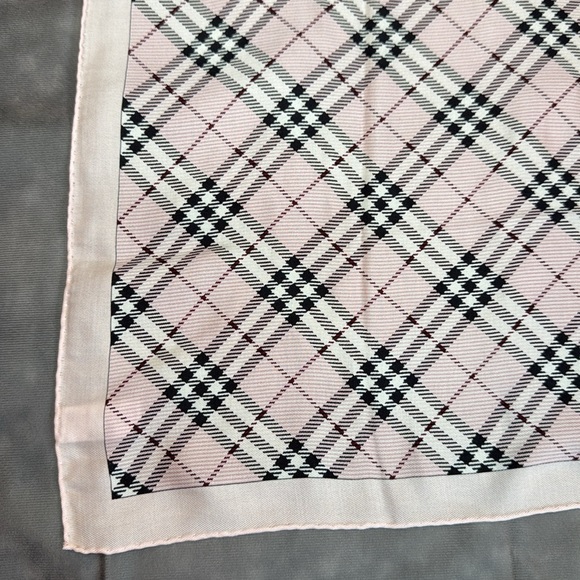 NWT Burberry Scarf - Picture 3 of 7